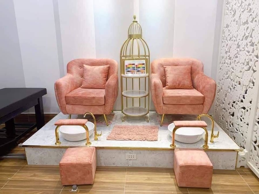 Duy Lượng chuyên nhận đóng bàn ghế tiệm nail, spa thẩm mỹ theo yêu cầu